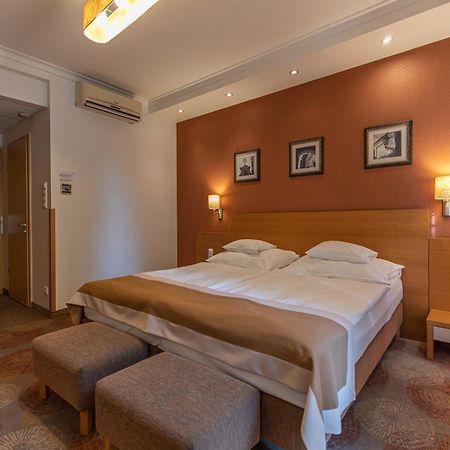 City Hotel Miskolc Buitenkant foto