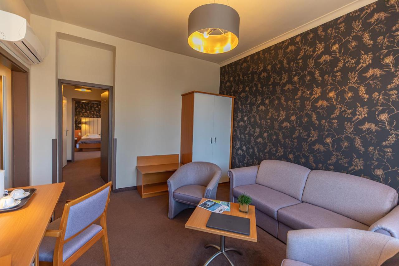 City Hotel Miskolc Buitenkant foto
