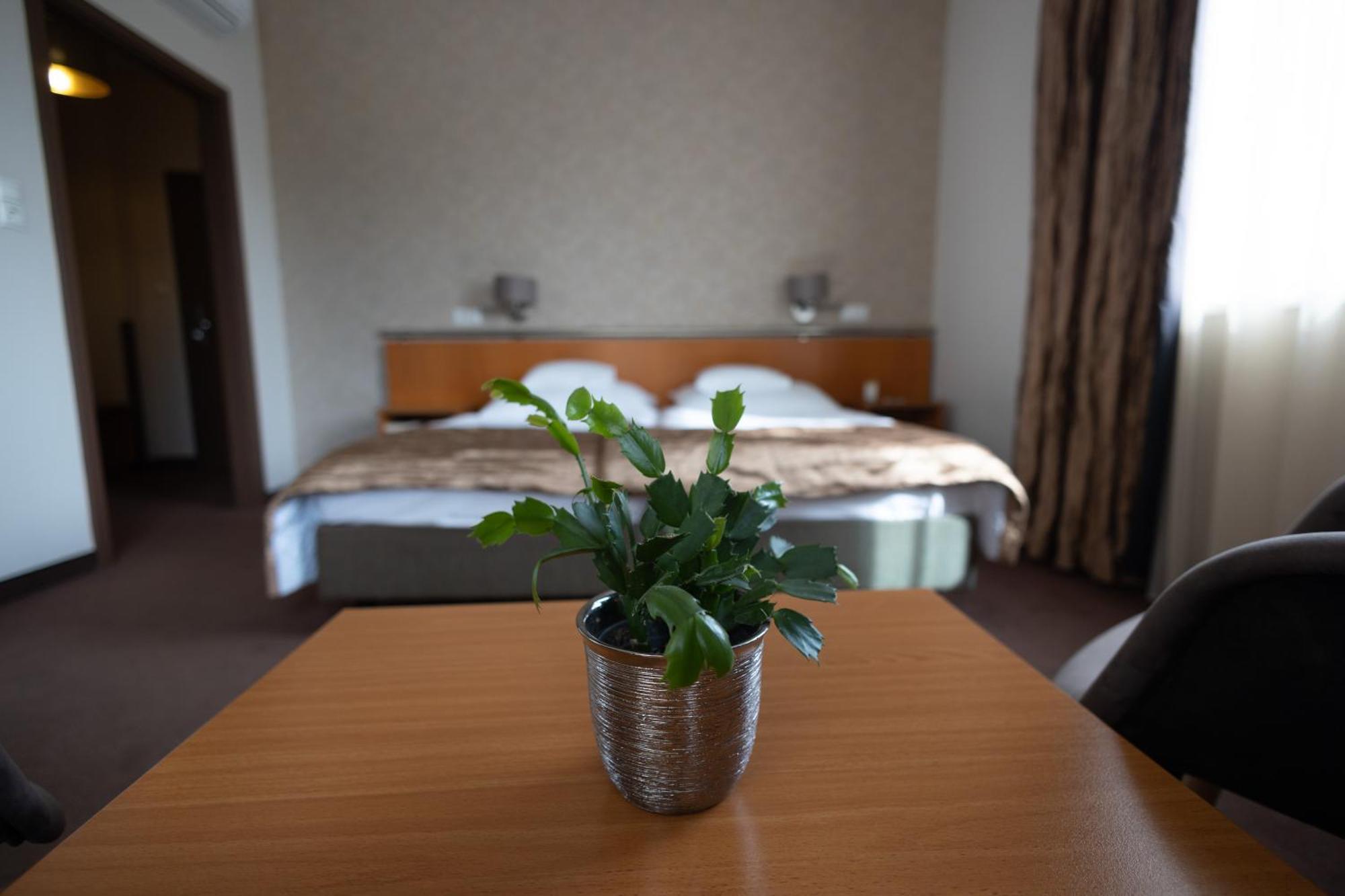 City Hotel Miskolc Buitenkant foto