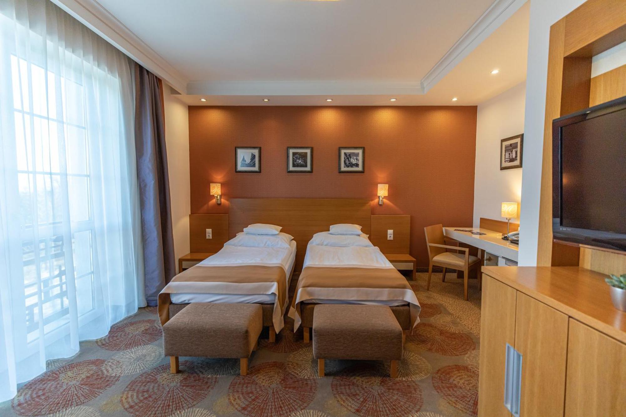City Hotel Miskolc Buitenkant foto