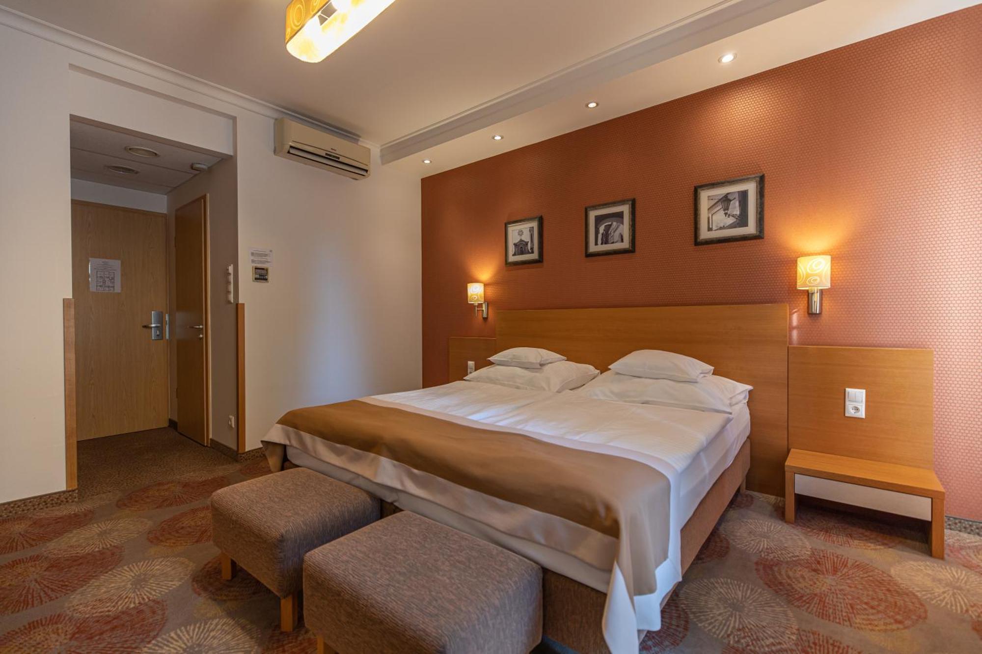 City Hotel Miskolc Buitenkant foto