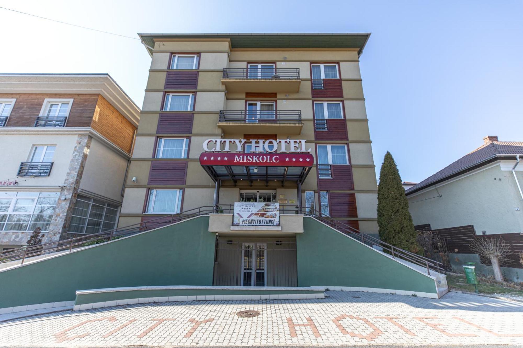 City Hotel Miskolc Buitenkant foto